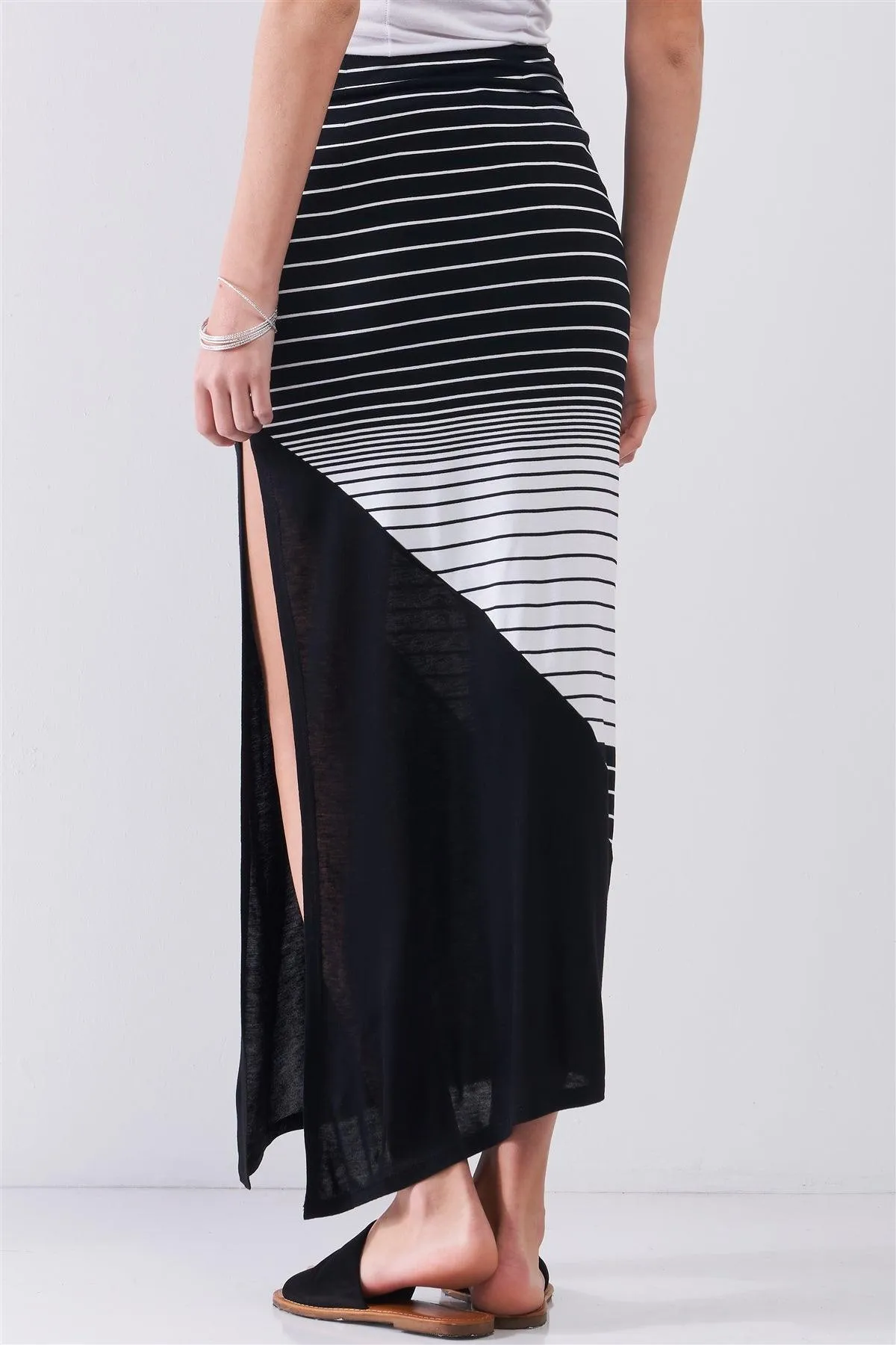 So Noir Black & White Gradient Multi Stripe High Waist Side Slit Detail Maxi Skirt /1-2-2